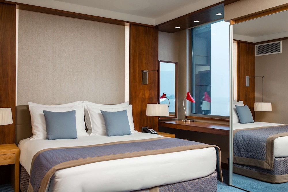 Suite, River View (Lounge Access) photo 1