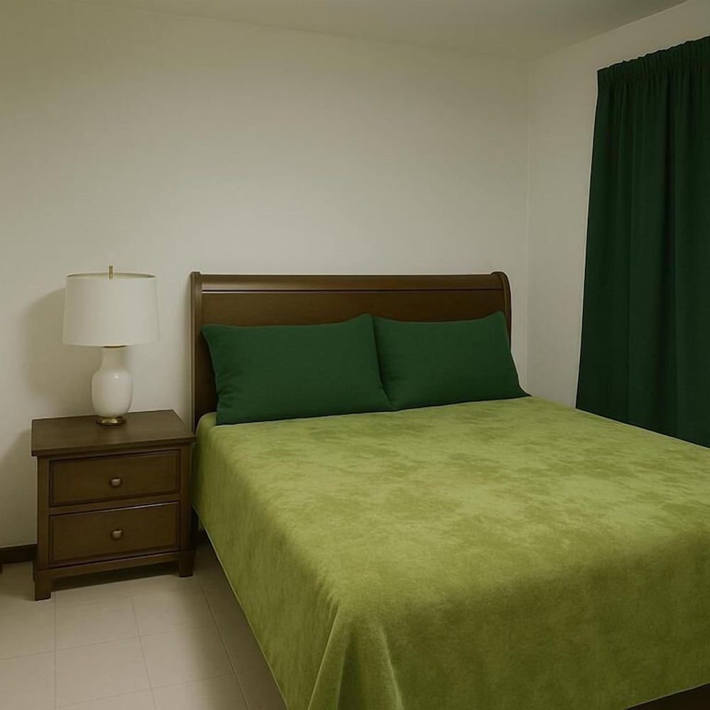 Deluxe Single Room, Partial Ocean View photo 3