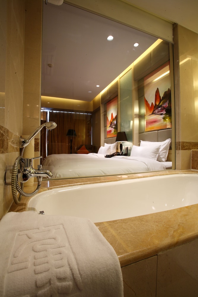 Business King Room photo 2