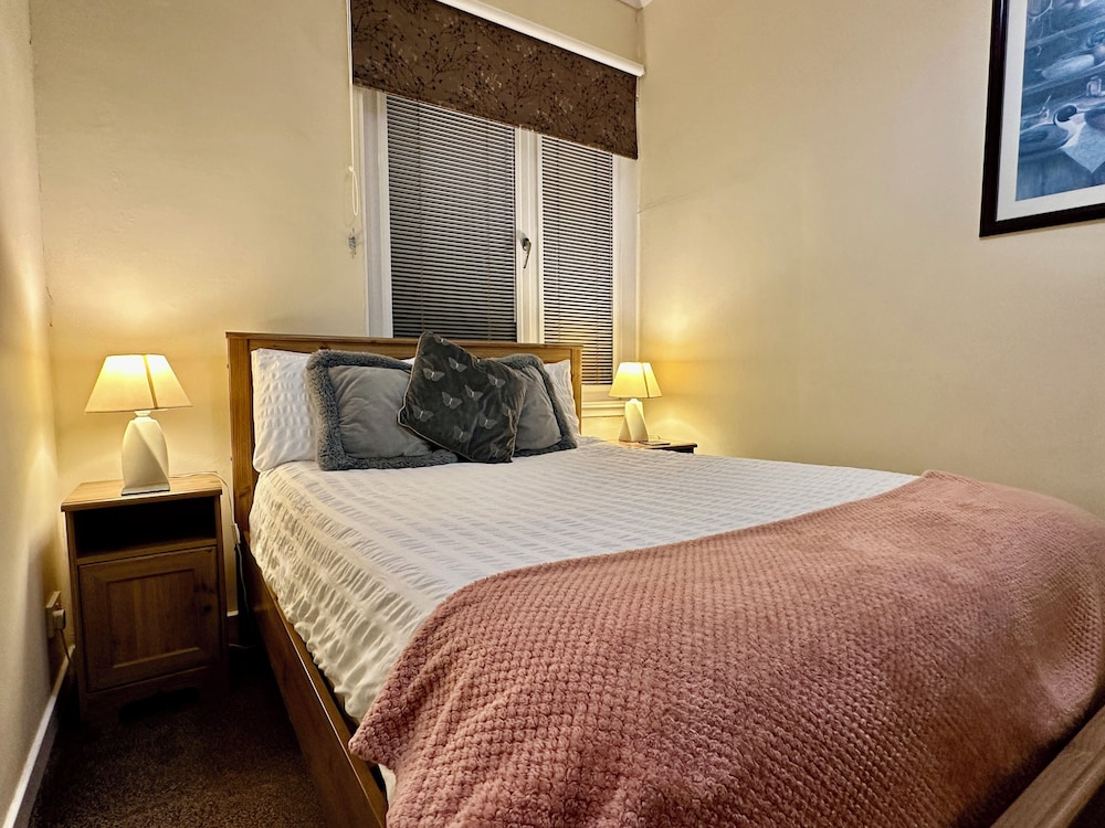 Small Double Room, Ensuite (Room 4) photo 2
