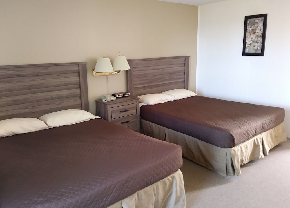 Standard Room, 2 Double Beds, Patio or Balcony, Lake View photo 3