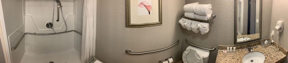 Room, 2 Queen Beds, Accessible, Non Smoking (Rollin Shower) - Photo 5