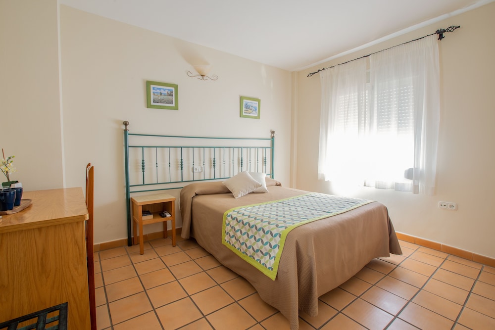 Double Room, Ensuite, Courtyard View (CM)