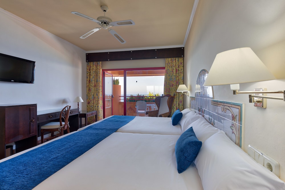 Double Room, Sea View - Photo 2
