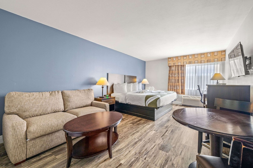 Suite, Non Smoking - Photo 1