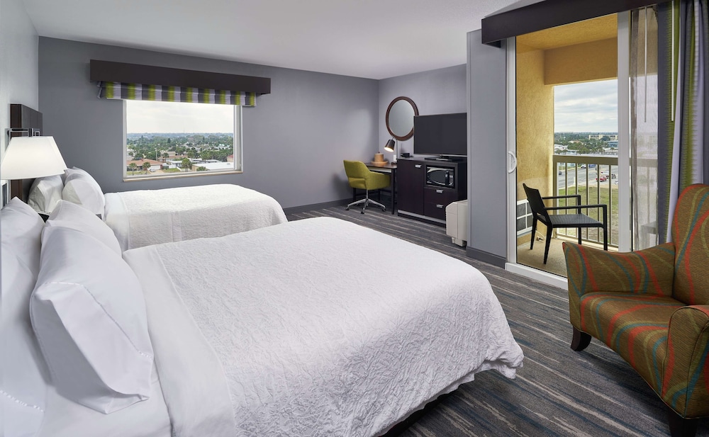 Room, 2 Queen Beds, Balcony - Photo 7