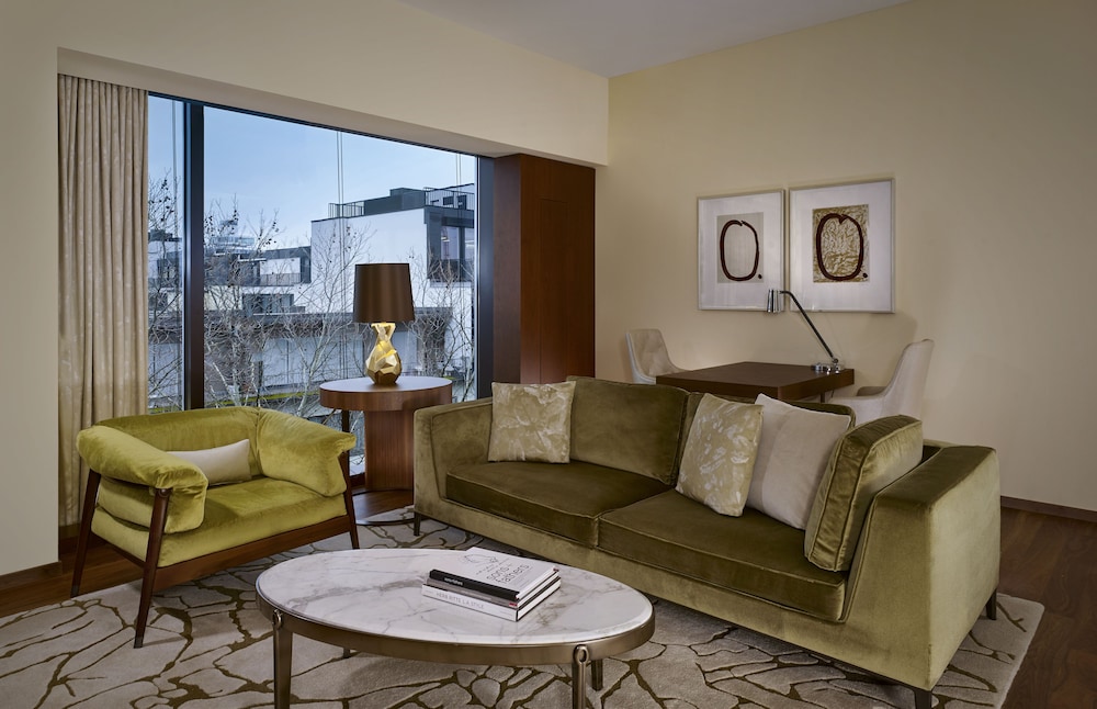 Suite, 2 Bedrooms, Corner (Park)
