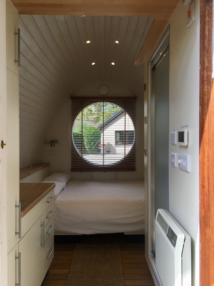 Double Room, Ensuite (Garden Pod) photo 2