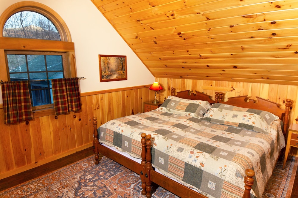 Standard Room, 1 King Bed with Sofa bed, Non Smoking (Haystack)