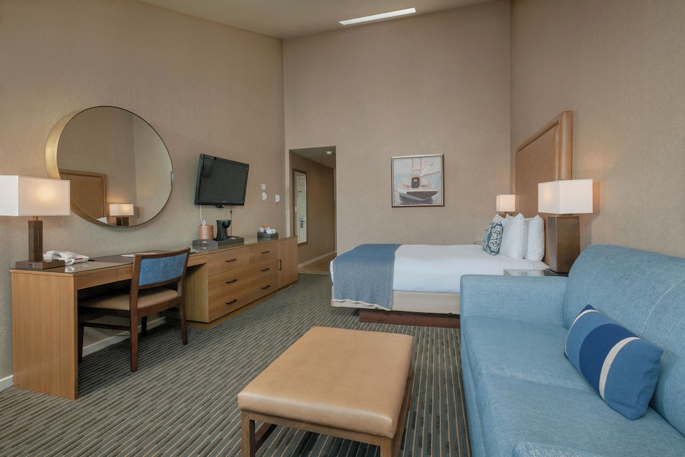 Deluxe Room, 1 Queen Bed with Sofa bed photo 2