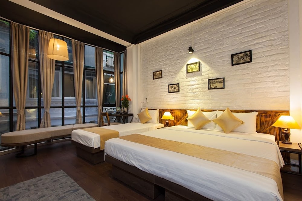 Family Room, City View