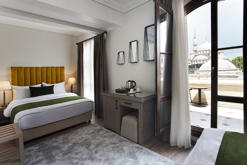 Deluxe Family with Balcony and Sea View photo 1