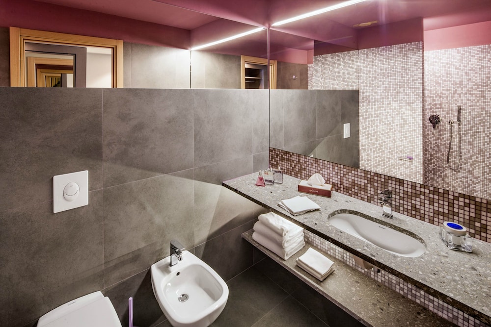 Superior Double Room, Balcony - Photo 5