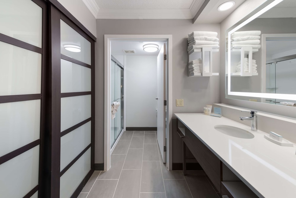 Suite, Accessible, Non Smoking - Photo 2