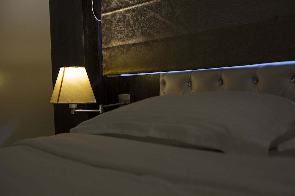 Executive Double Room, 1 King Bed, Non Smoking photo 3