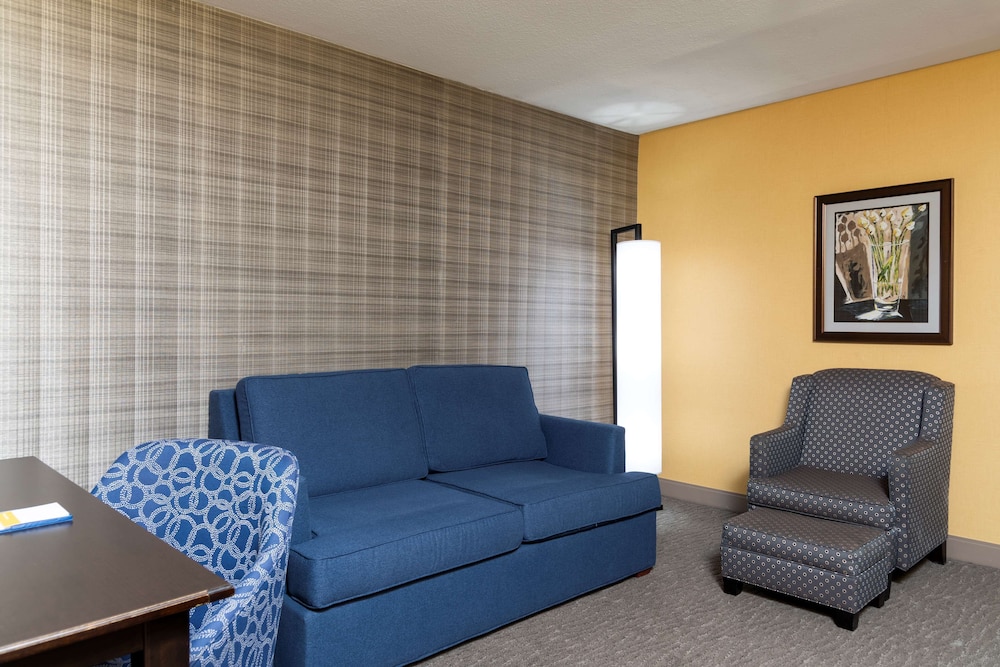 Suite, 2 Queen Beds, Non Smoking photo 3