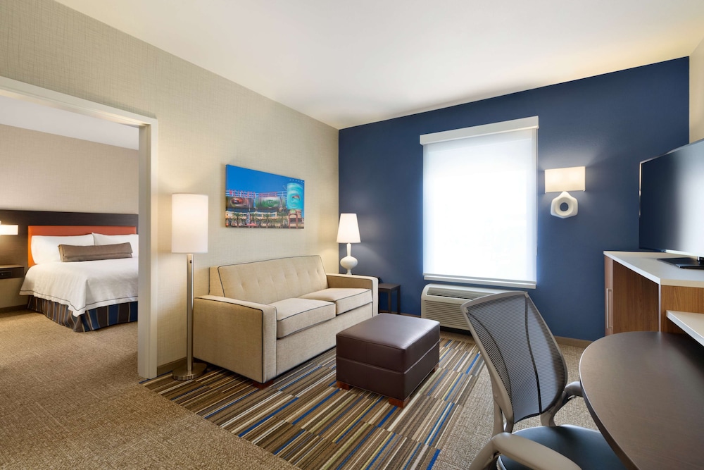 Suite, 1 Queen Bed, Accessible, Non Smoking (Bathtub)