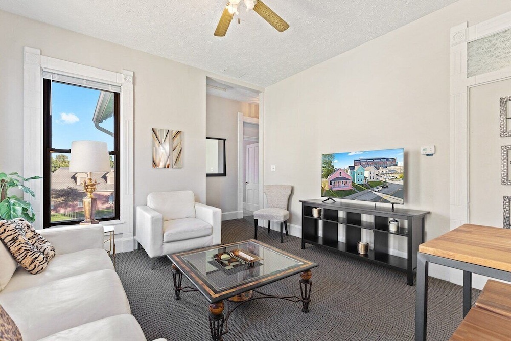 House, Private Bathroom, City View (707)