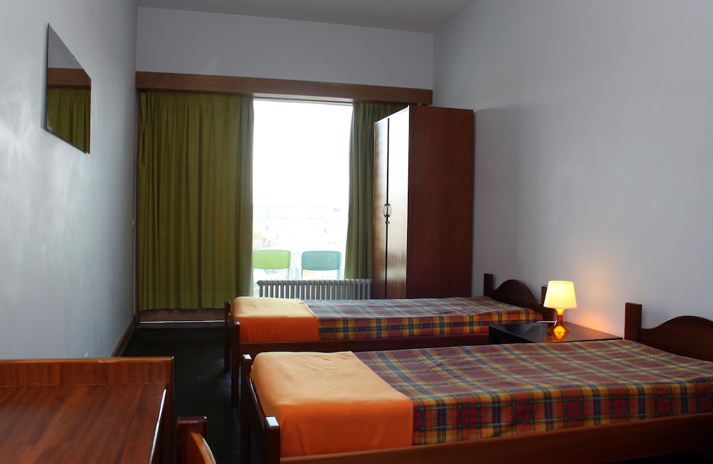 Twin Room, Private Bathroom - Photo 2