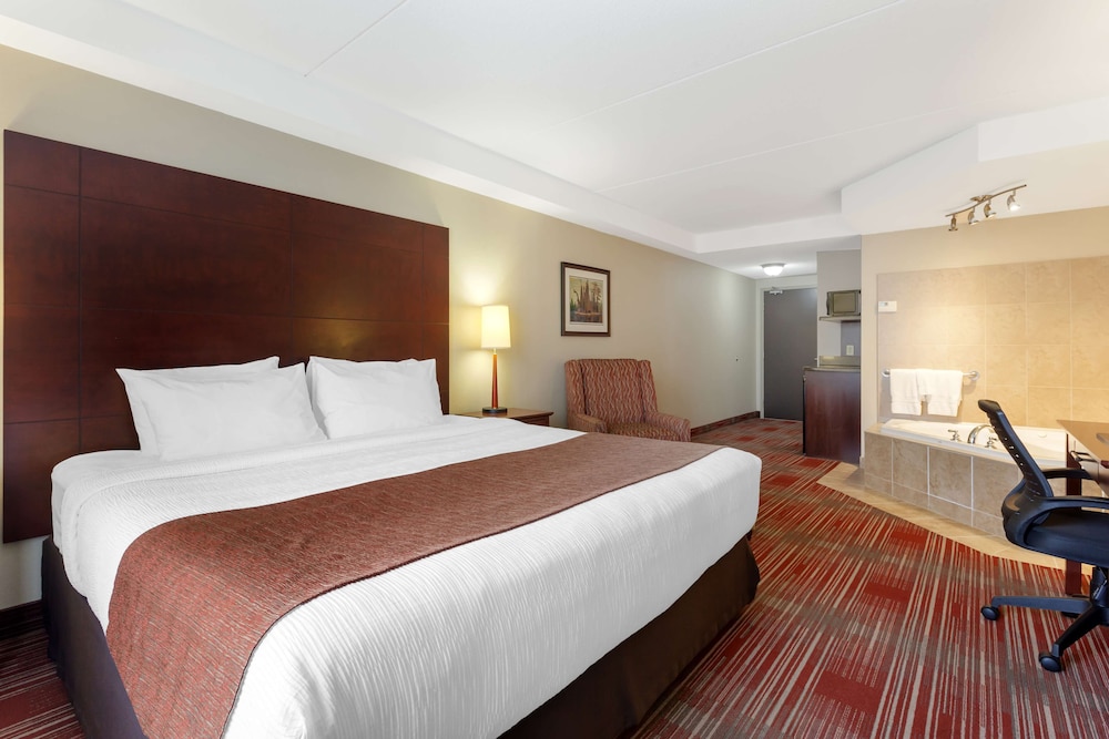 Suite, 1 King Bed, Non Smoking, Jetted Tub photo 2