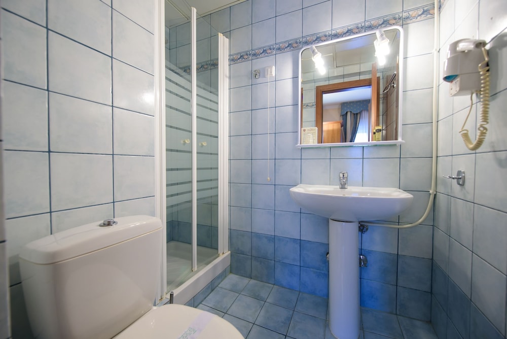 Standard Single Room, Lake View photo 3