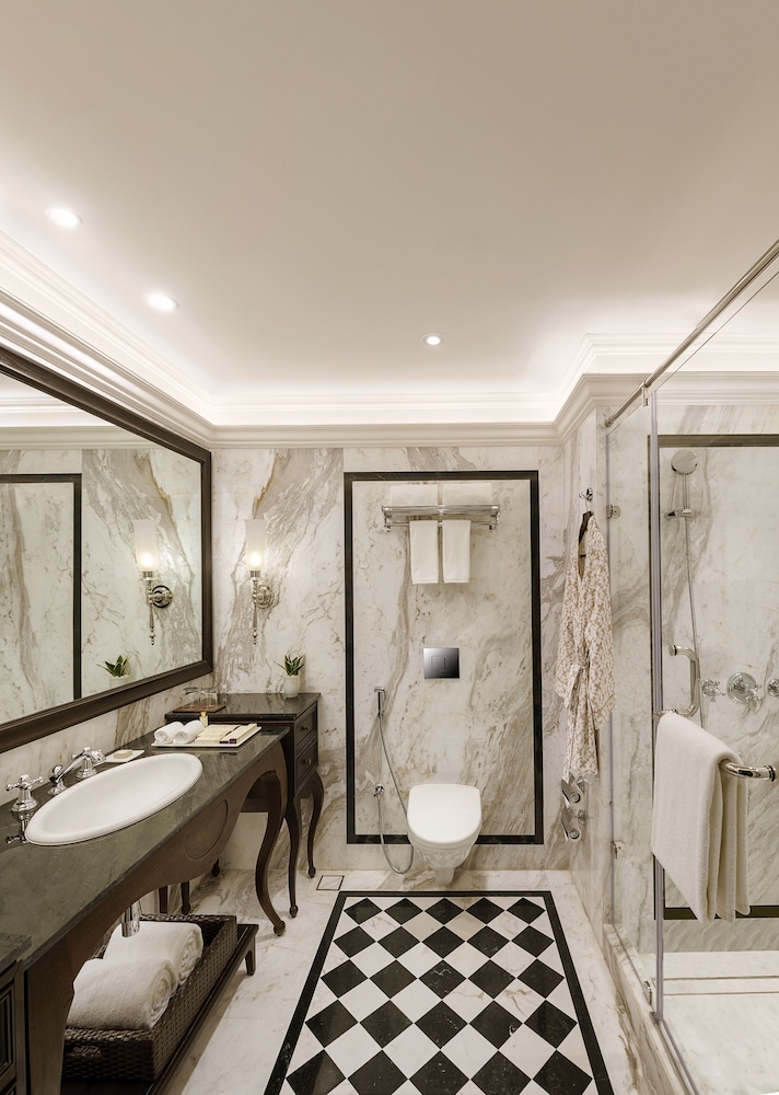 Premium King Room With Private Terrace - Photo 3