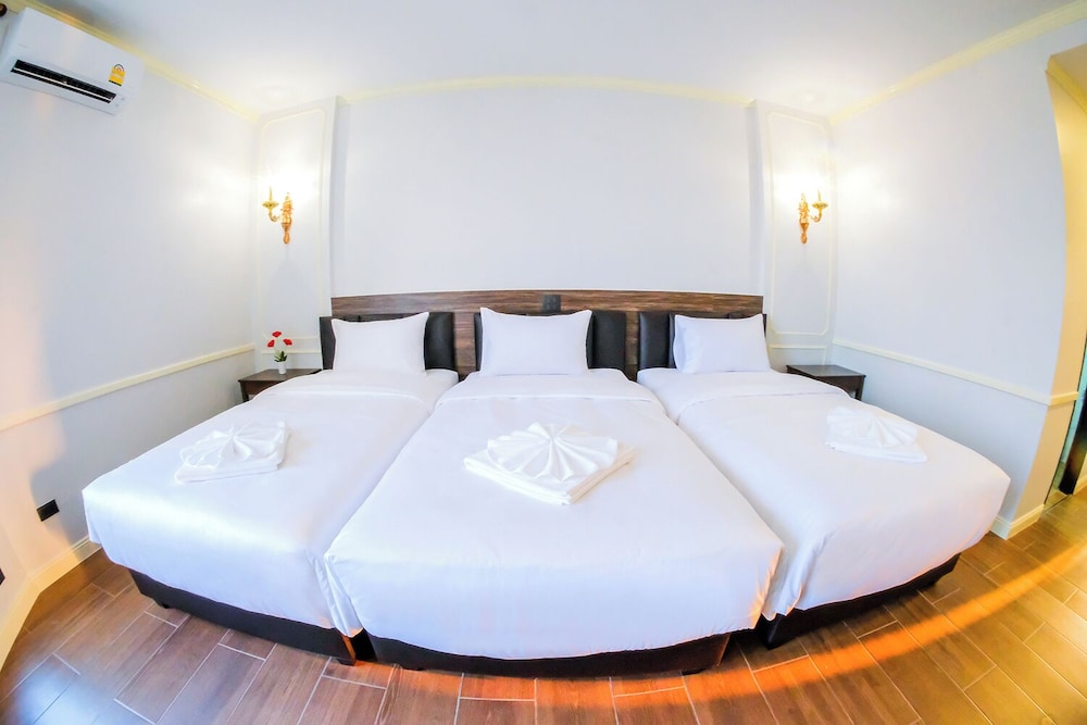 Triple Room, City View photo 3