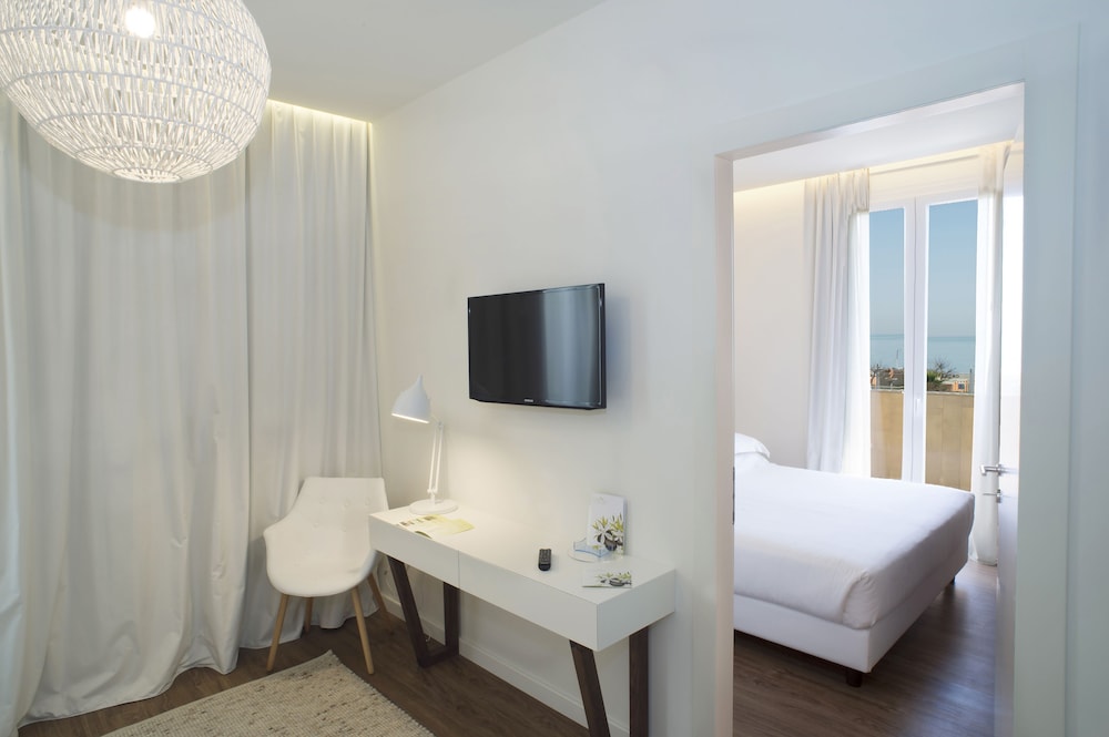 Suite - Photo 4