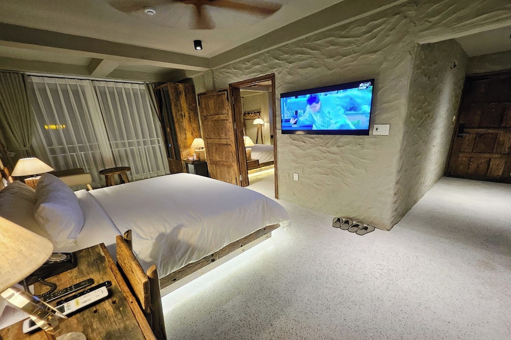 VIP Room - Photo 14