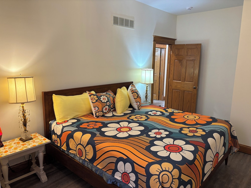 Decades Music Hall Suite photo 2