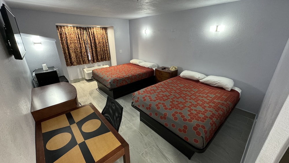 Deluxe Room, 2 Queen Beds, Non Smoking - Photo 1