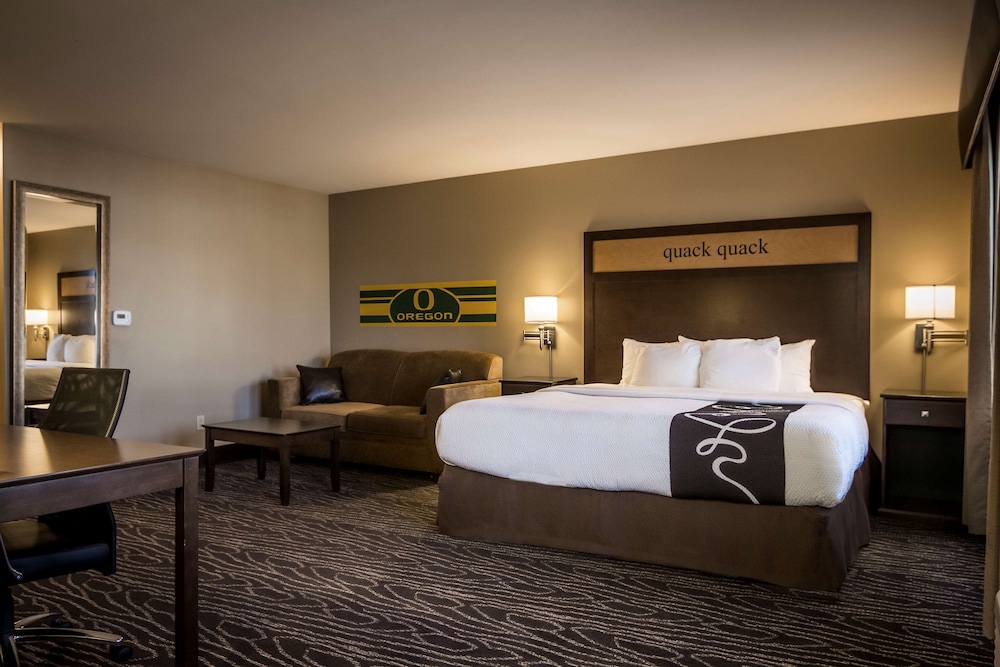 Deluxe Studio Suite, 1 King Bed, Non Smoking - Photo 4