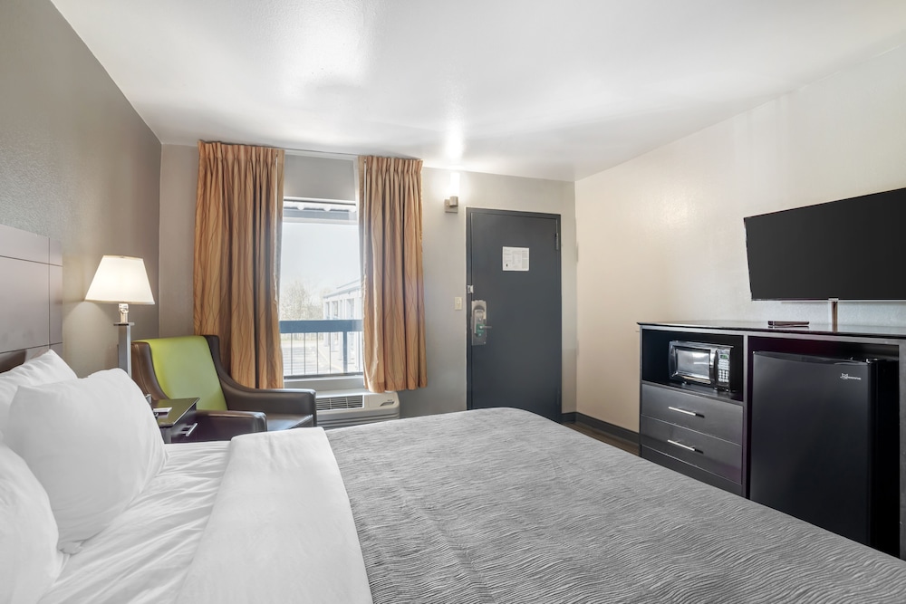 Suite, 1 King Bed, Non Smoking (Upgrade) photo 3
