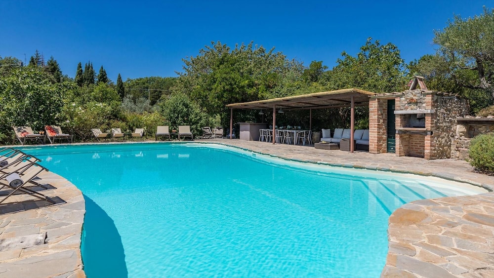 Villa photo 2