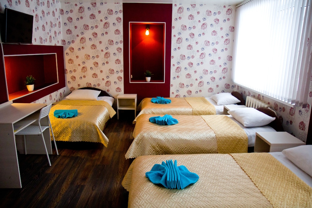 Family Room, 1 Bedroom, Shared Bathroom photo 2