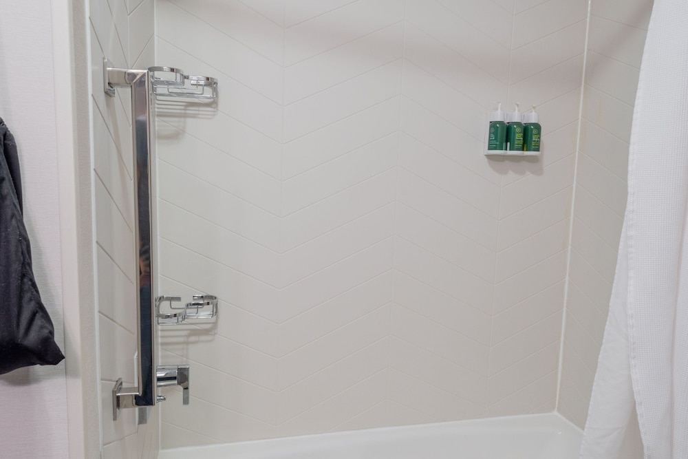 Executive Suite, 1 King Bed (Hearing Accessible) - Photo 7