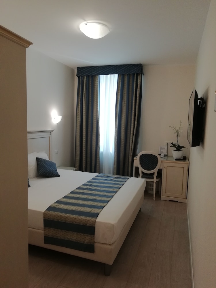Single Room photo 2