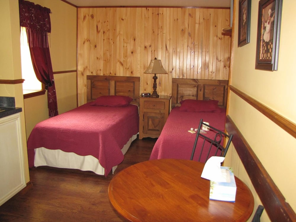Economy Twin Room photo 1