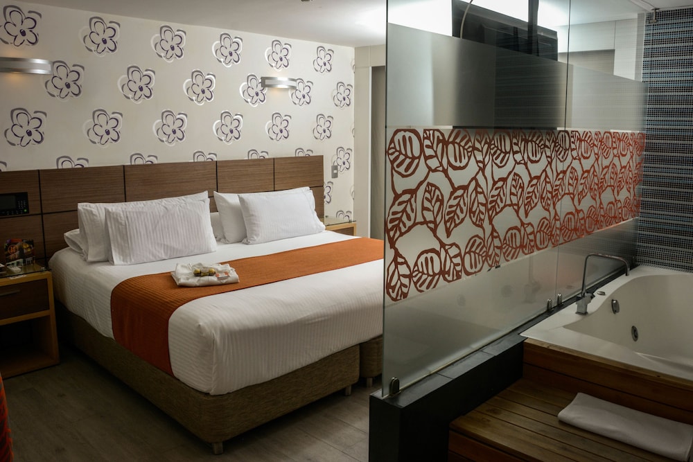 Deluxe Room - Photo 5