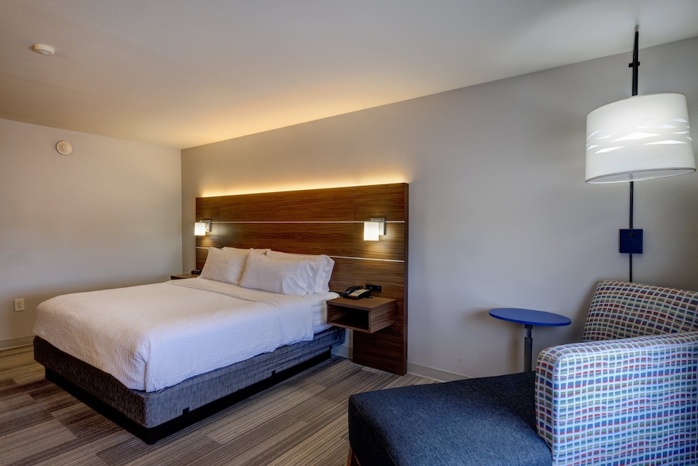 Standard Room, 1 King Bed, Transfer Shower, Non Smoking (Transfer Shower) photo 1