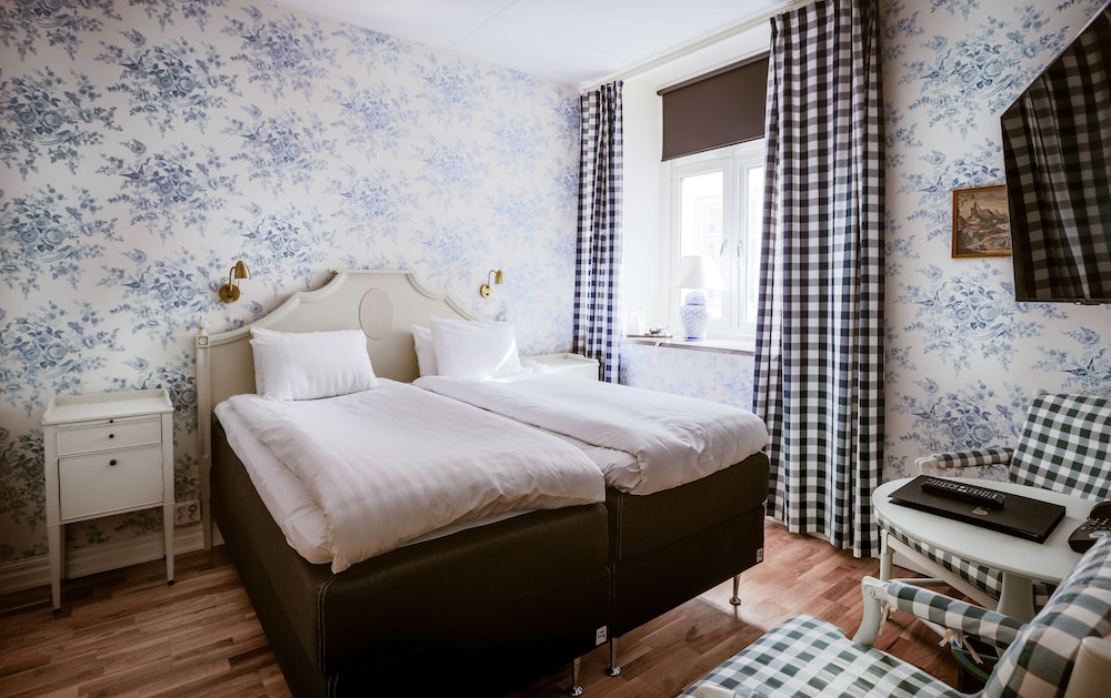 Twin Room, 2 Twin Beds (with a Walk) photo 1