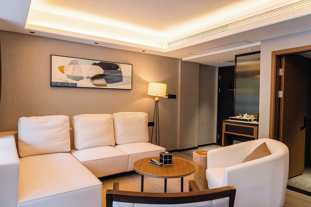 Superior Suite, Beach View photo 3