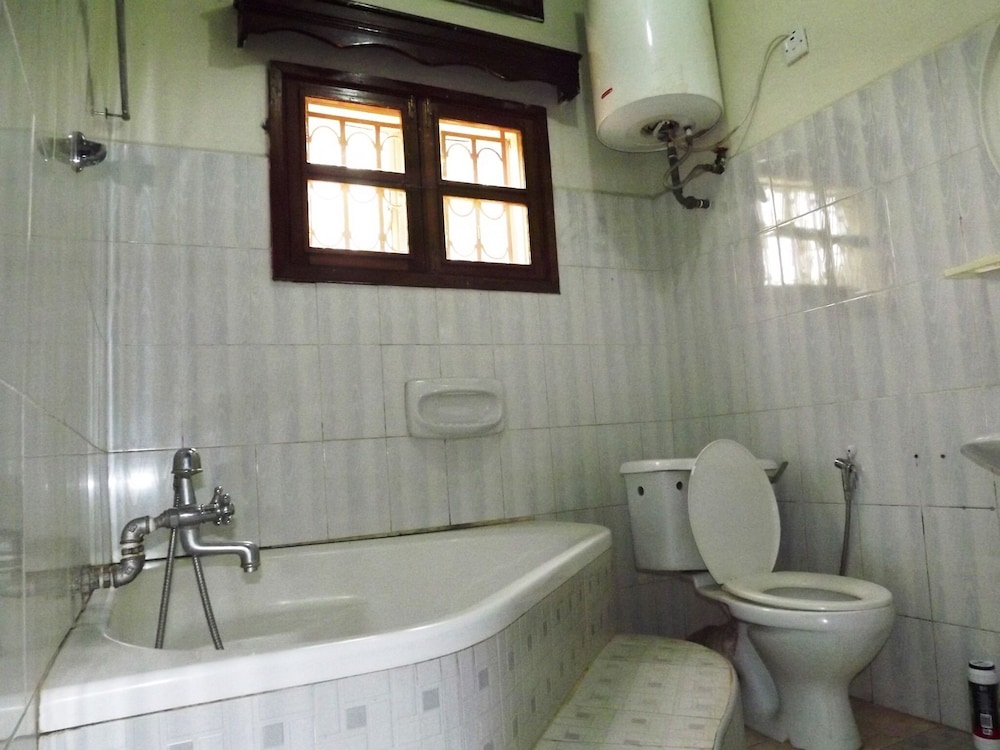Twin Room, Shared Bathroom photo 3