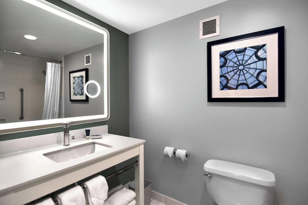 Suite, 1 Bedroom - Photo 3