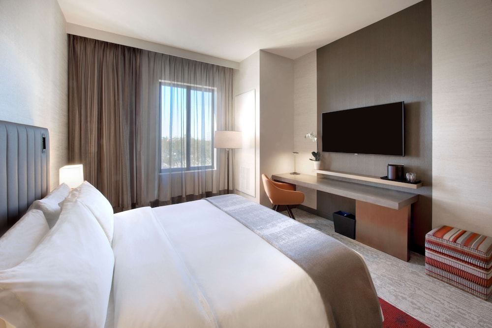 Room, 1 King Bed (Water View) - Photo 2
