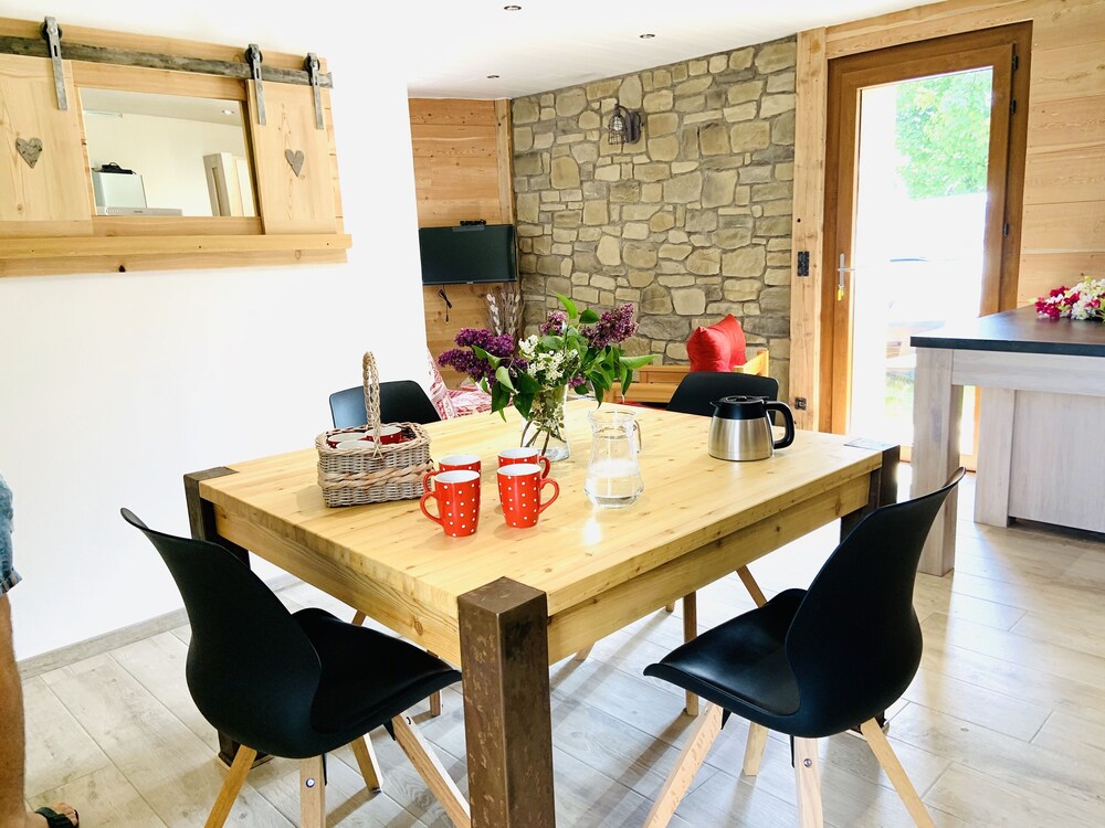 Comfort Cottage, Ensuite, Mountain View (Gîte Costillon) photo 3
