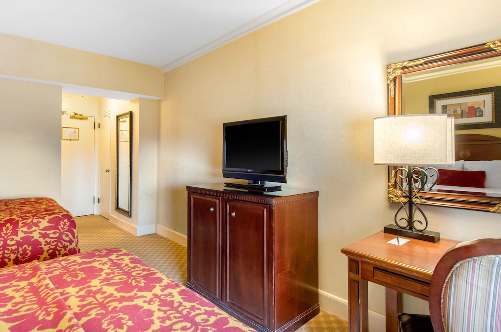 Deluxe Room, 2 Double Beds thumbnail 5