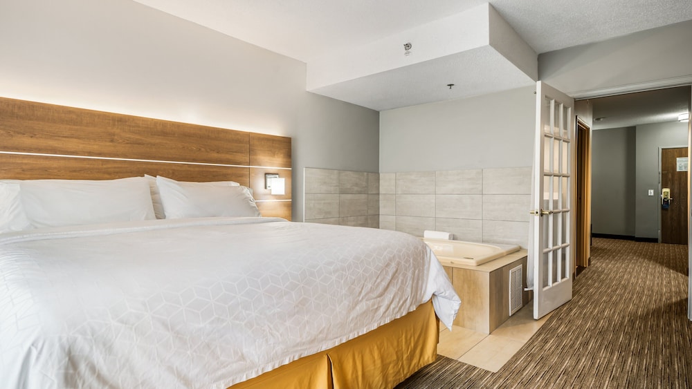 Suite, 1 King Bed, Accessible, Jetted Tub (Mobility) - Photo 1