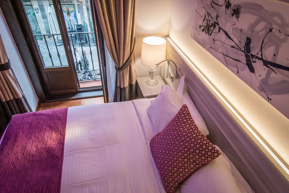 Premium Room, 1 King Bed, City View thumbnail 6