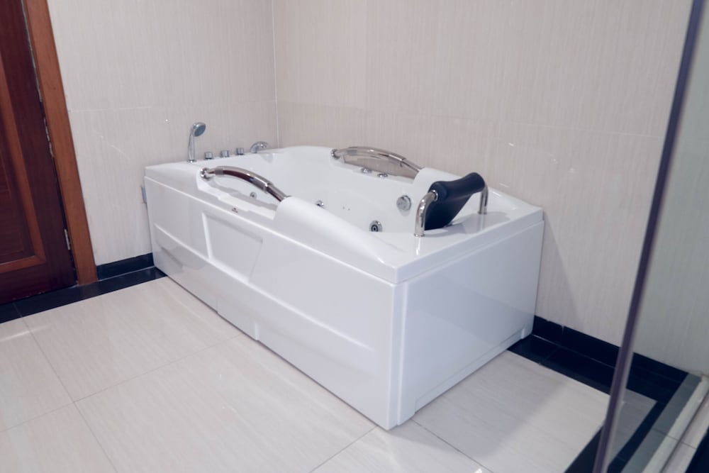 Presidential Suite, 1 King Bed, 2 Bathrooms, Executive Level photo 2